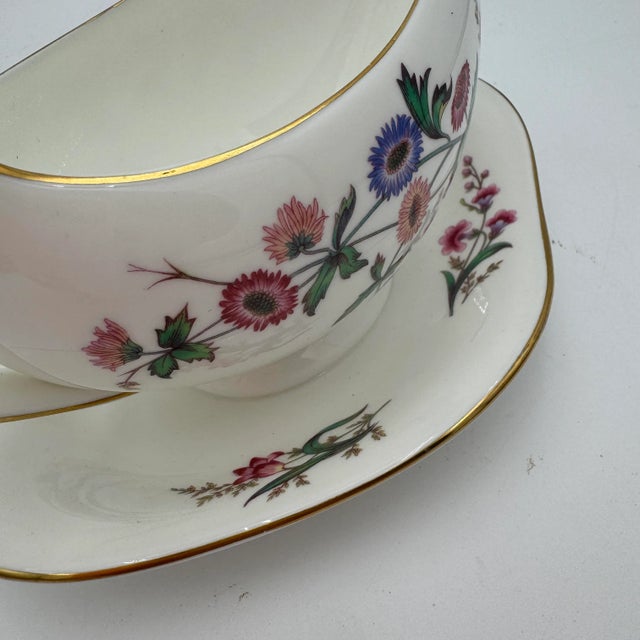 Pink 1950s Gravy Boat by Wedgwood in Devon Sprays Bone China Attached Underplate For Sale - Image 8 of 9