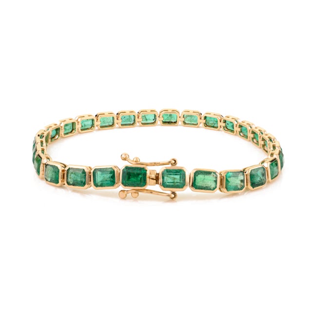 11.73 Carat Vivid Green Emerald Infinity Tennis Bracelet in 14k Solid Yellow Gold- 7.75 Inch For Sale - Image 4 of 9