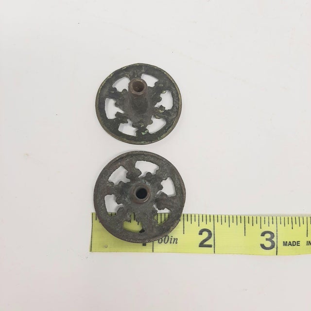 Early 20th Century Victorian Ornate Cast Iron Round Knobs Hardware - Set of 2 For Sale - Image 6 of 9