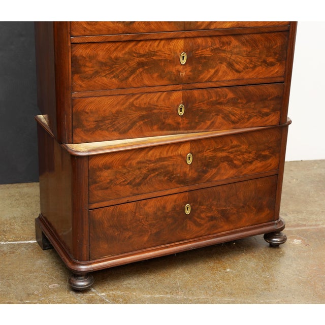 19th Century Biedermeier Semainier or Tallboy Chest on Chest of Flame Mahogany For Sale - Image 5 of 12
