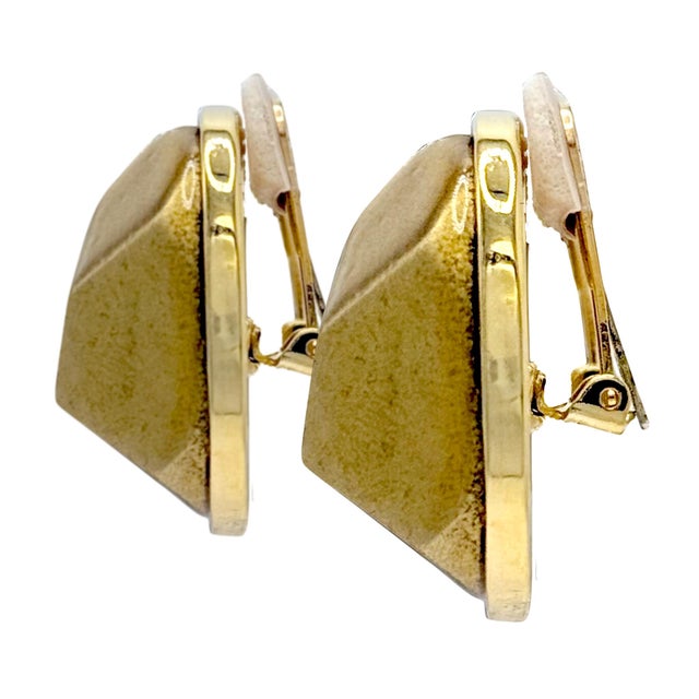 Contemporary Kenneth Jay Lane 22k Gold Plated Faceted Enamel Nugget Clip Earrings Bold Design, A Pair For Sale - Image 3 of 5