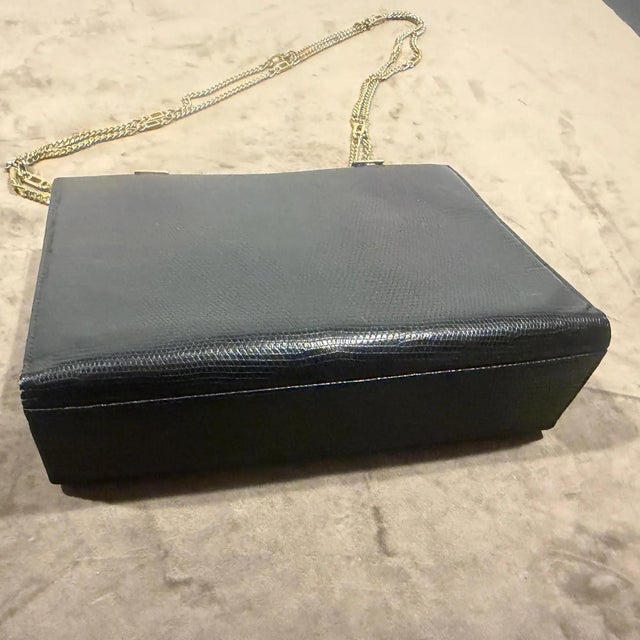 1950s High Quality Embossed Black Leather and Brass Italian Shoulder Bag For Sale - Image 4 of 12