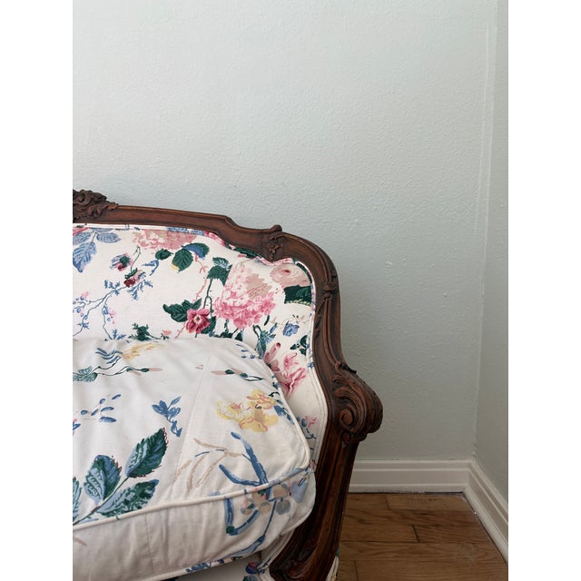 Late 20th Century Vintage Settee Upholstered in Lee Jofa Floral Bouquet For Sale - Image 5 of 12
