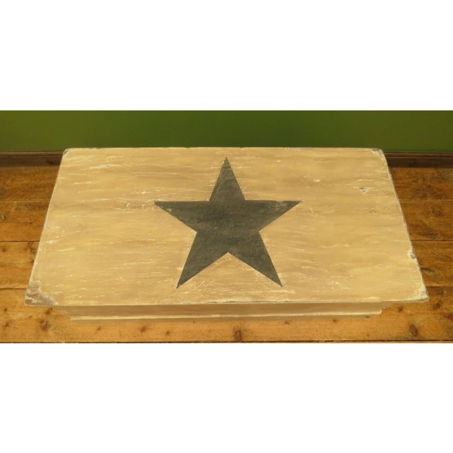 American Folk Art Painted Blanket Box with Barn Star Design, 1890s For Sale - Image 3 of 18