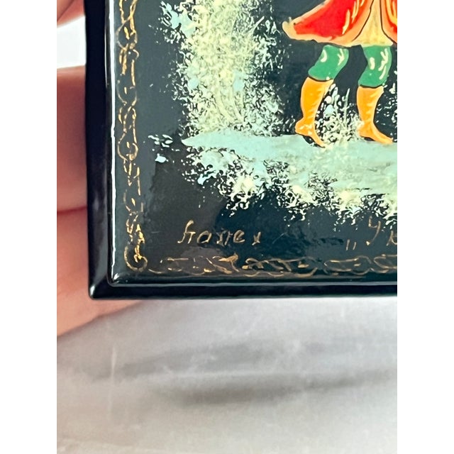 Vintage Russian Hand-Painted Papier-Mâché Lacquer Trinket Box For Sale - Image 10 of 10