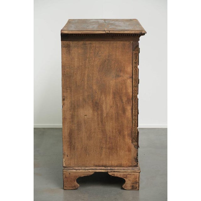 18th Century English Oak Chest of Drawers For Sale - Image 4 of 16