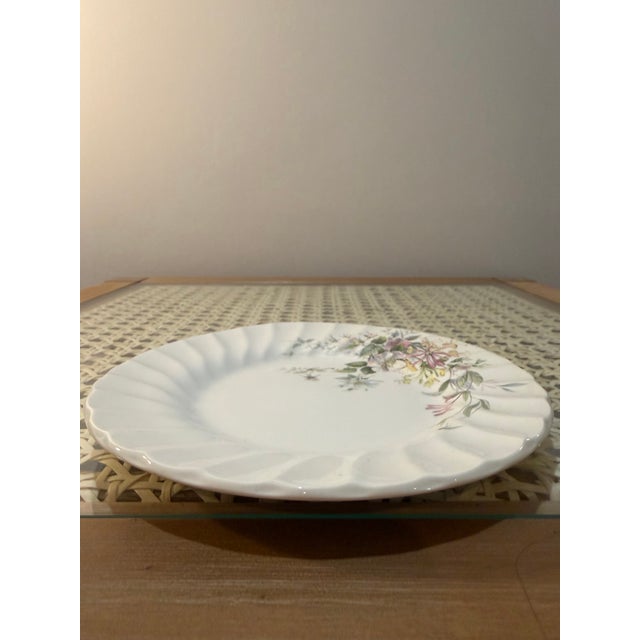 Mid 20th Century Mid 20th Century Myott, Meakin & Co. Ltd. "Jamestown" Pattern Floral Dinnerware Set - 5pcs For Sale - Image 5 of 7
