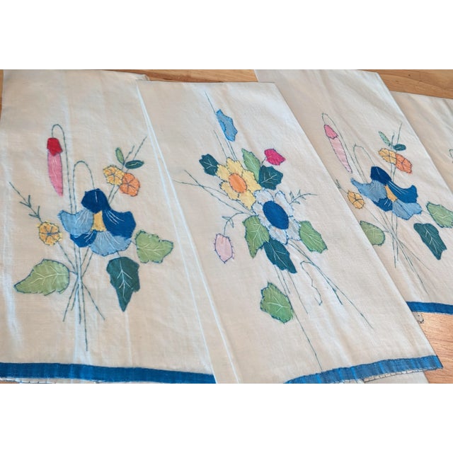 Art Deco Vintage "Applique" Flower on Linen Table Napkins- Set of 4 For Sale - Image 3 of 4