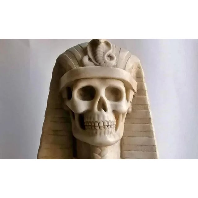 Italian sculpture " Egyptian Memento " Carrara marble 20th century Measure: H: 52cm 20th century Marble sculpture Very...