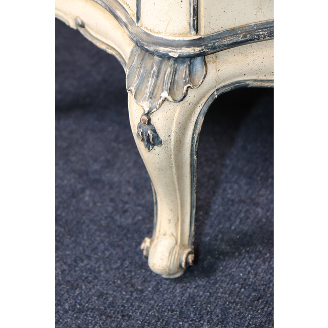 Pair 20th C. Italian Creme Painted 4 Drawer Bombe Commodes For Sale - Image 15 of 15