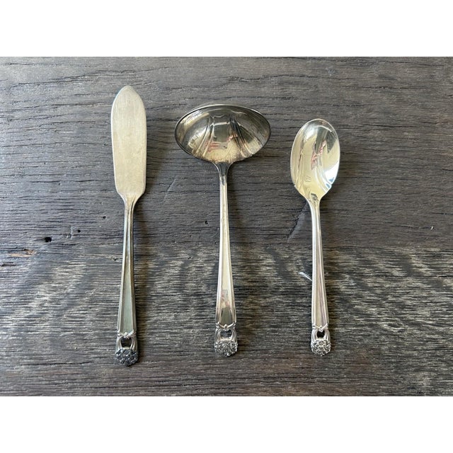 1847 Rogers Bros Eternally Yours Silverplate Flatware Set of 52 With Case For Sale - Image 10 of 10