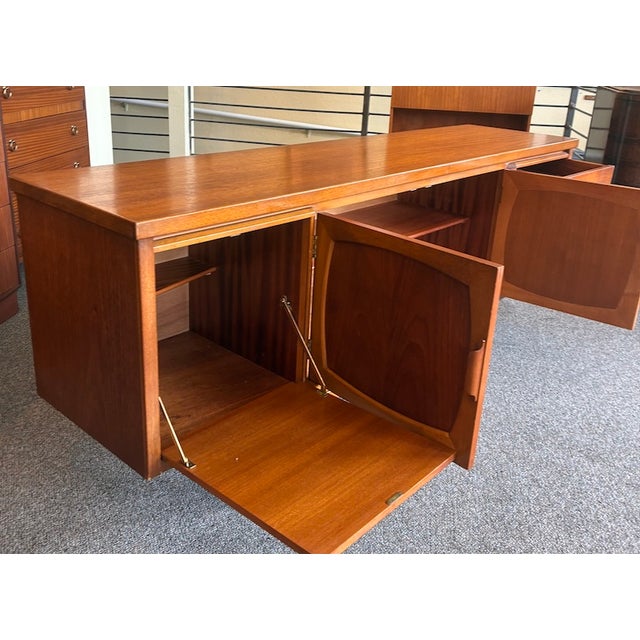 Brown Mid Century Modern Teak Credenza c.1960 For Sale - Image 8 of 12