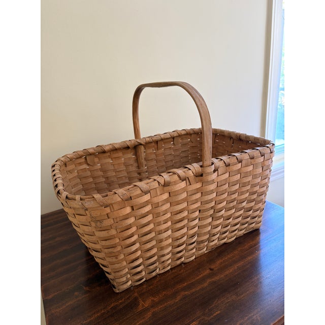 French Country Antique Early 20th Century American Splint Oak Gathering Basket For Sale - Image 3 of 8