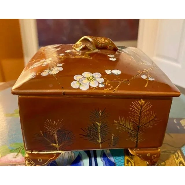 Early 20th Century Chinese Porcelain Box Signed With Four Blue Character Marks For Sale - Image 4 of 12