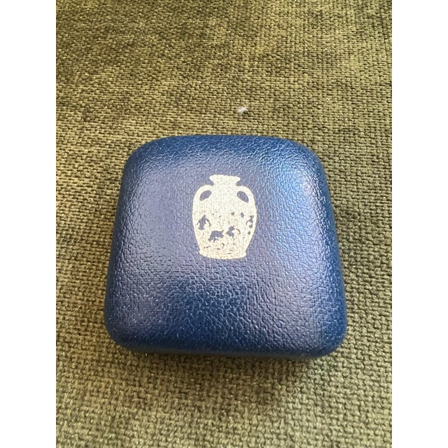 Rare Vintage Royal British Cleopatra "Wedgwood" Gold Plate Cufflinks Circa 1960 For Sale - Image 14 of 18