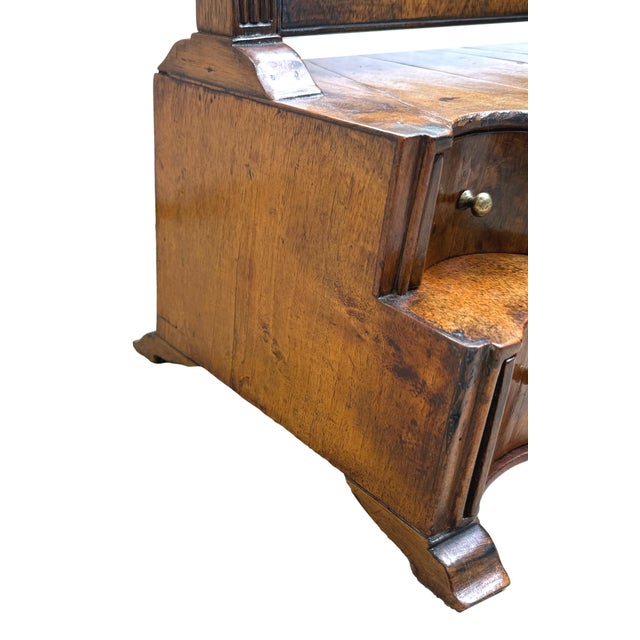 Early 18th Century Queen Anne Dressing Table Mirror in Walnut, 1710 For Sale - Image 5 of 15