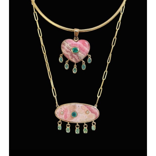 Rhodochrosite Necklace With Emeralds & Diamonds on Large 14k Gold Paperclip Chain For Sale In New York - Image 6 of 10