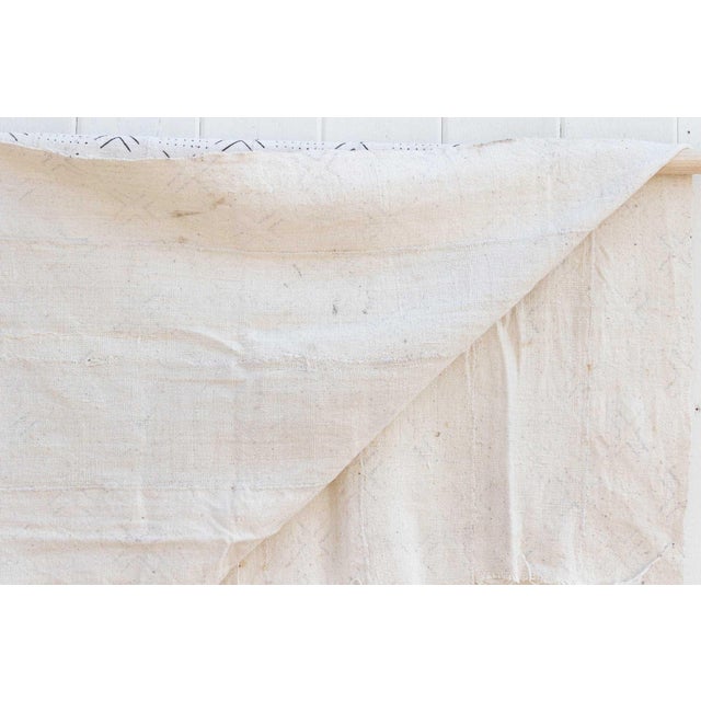 White Mali Tribal Mudcloth Throw For Sale In Los Angeles - Image 6 of 7