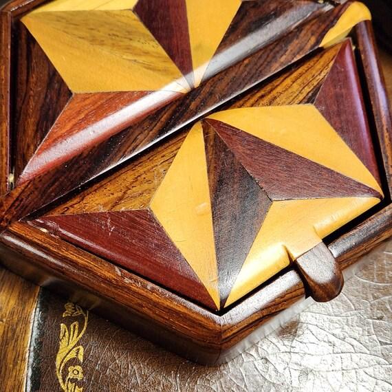 Vintage MCM Japanese Muku Yosegi Wood Parquetry Hexagonal Jewelry Box – Gullwing Lid ​- Mid Century Modern Decor For Sale - Image 10 of 10