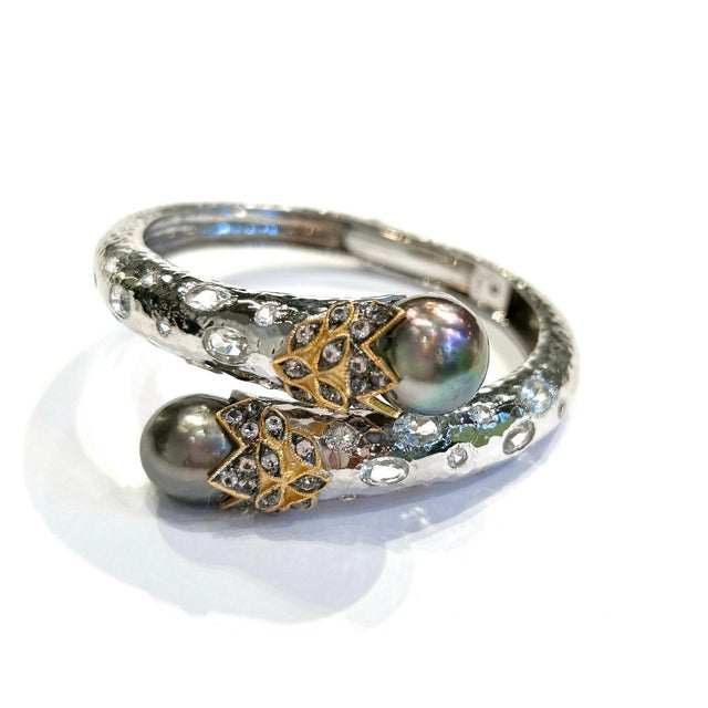 Baroque Bochic “Orient” Sapphire, Topaz & South Sea Pearl Bangle Set White 18K & Silver For Sale - Image 3 of 12