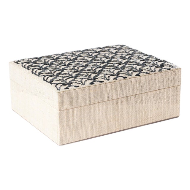 Canaria Petals Natural Fiber Raffia Decorative Box For Sale