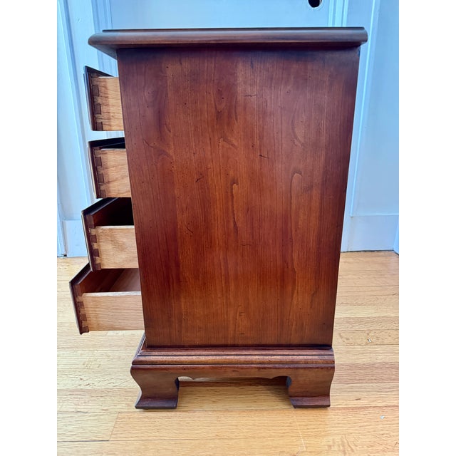 Mid 20th Century Thomasville 4 Drawer Chair Side Chest For Sale - Image 5 of 14