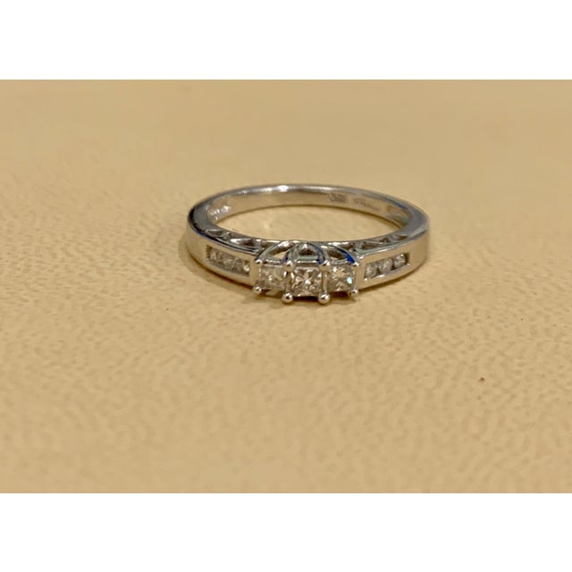 Transparent Three-Stone Diamond 0.30 Carat Traditional Ring/Band 14 Karat White Gold For Sale - Image 8 of 18