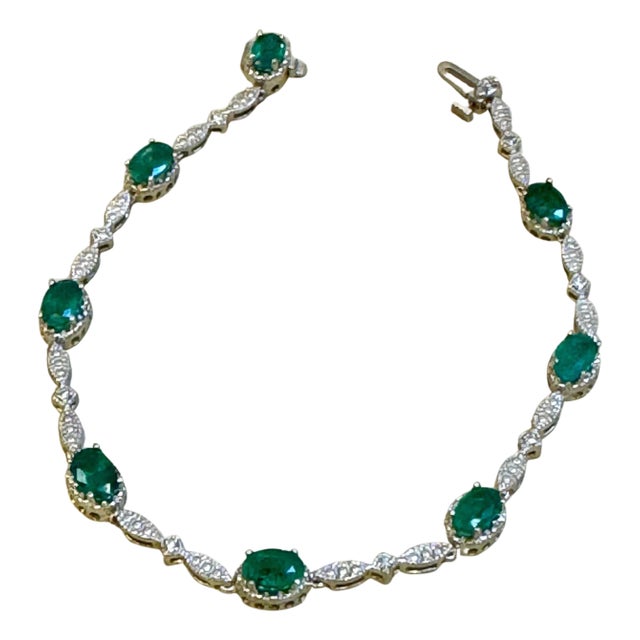 8 Oval Emeralds 3.2 Carat Emerald Tennis Bracelet 14 Karat White Gold, 7 " For Sale