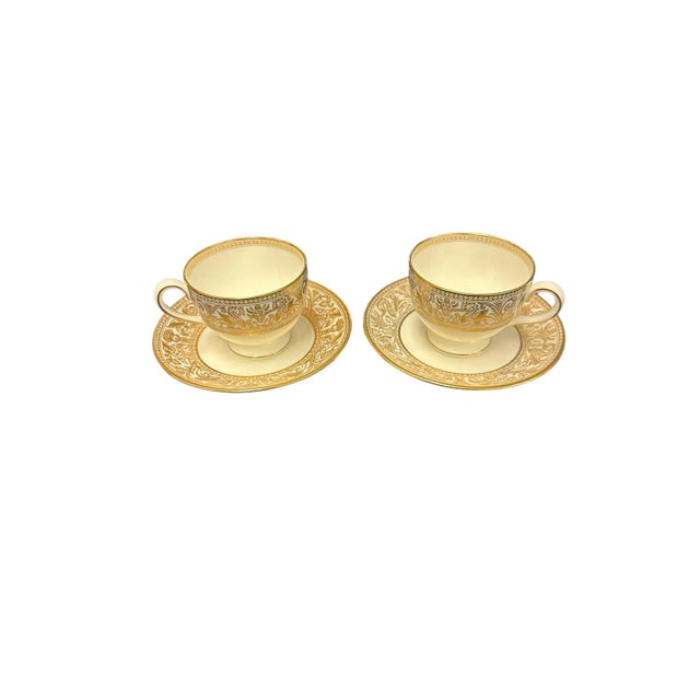 Wedgwood Vintage Wedgwood Gold Florentine Bone China Leigh Shaped Footed Cups and Saucers for Two - 4 Pieces For Sale - Image 4 of 10