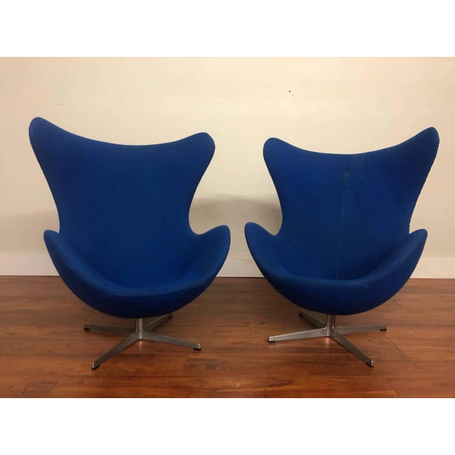 Authentic Arne Jacobsen for Fritz Hansen pair of egg chairs. This vintage pair sport gorgeous, vibrant blue fabric, but...