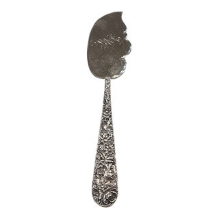 Antique Sterling Silver Kirk & Sons "Repousse" Fish Server. Monogram "Dwc" For Sale