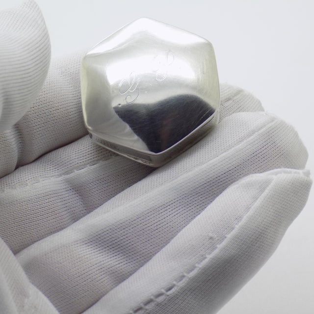 Vintage hexagonal engraved trinket box, handmade in Italy between the 1980s and 1990s in solid Sterling Silver (925/000)....