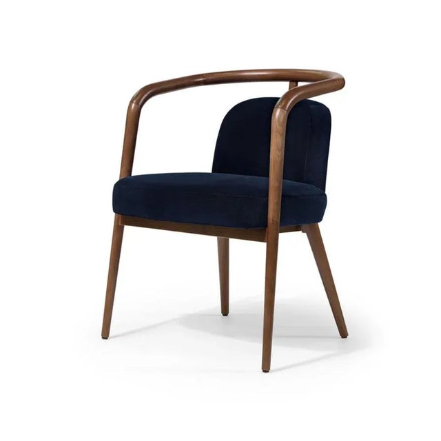 A sleek collection with an artistic appeal, that was inspired by the architecture of New York City buildings and this is...