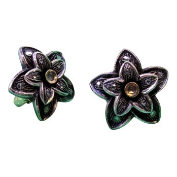 Gold and Silver Flower-Shaped Earrings with Zirconia and Diamond Chips, Set of 2 For Sale
