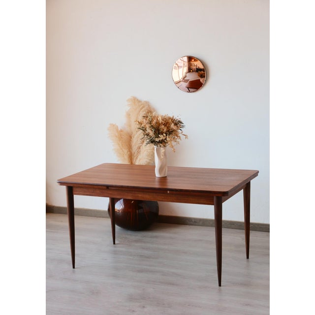 Vintage Teak Dining Table – Extendable Scandinavian Design The elegance of 1960s Scandinavian design This vintage teak...