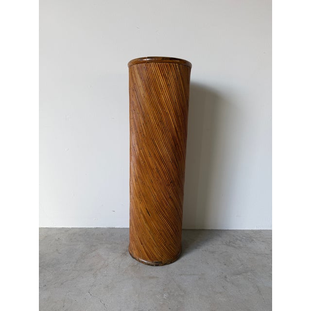 1970s Vintage Boho Chic Pencil Reed & Wood Cylindrical Pedestal Plant Stand For Sale In Miami - Image 6 of 12