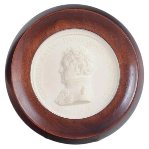 1970s Circular Relief Plaque in Biscuit with Male Profile Portrait from Meissen, 1970s For Sale - Image 5 of 5
