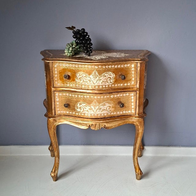 Italian Florentine Golden Chest of Drawers, 1960s, in Good conditions. Designed before 1890