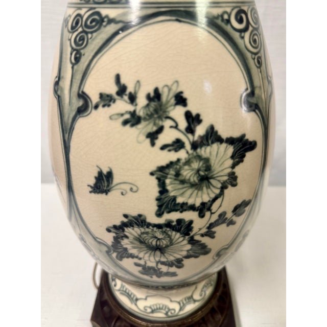 Late 20th Century Stunning Vintage Chinoiserie Blue and White Ginger Jar Style Table Lamp With Cream Shade For Sale - Image 5 of 11