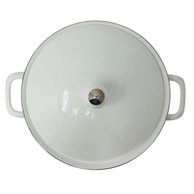 White 1970s Vintage Wedgwood "Silver Ermine" Soup Tureens - A Pair For Sale - Image 8 of 18