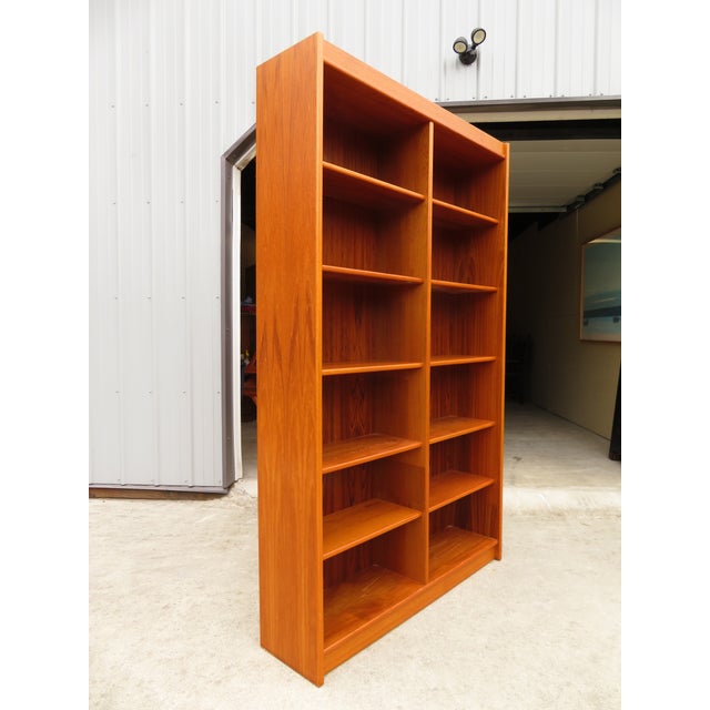 Vintage Danish Modern Teak Double Bookcase Bookshelf Mid Century Hundeved Style Display Shelf For Sale - Image 11 of 16