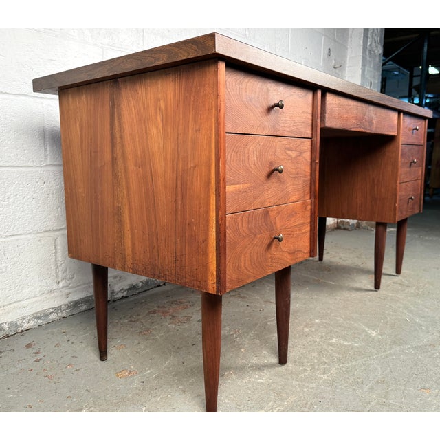 Mid-Century Modern Mid 20th Century Mid-Century Modern Writing Desk For Sale - Image 3 of 10