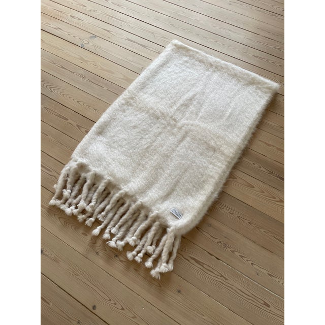 Loewe Large White Blanket Throw in Mohair For Sale - Image 6 of 8