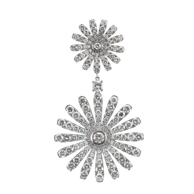 Gender: Ladies Metal Type: 18K White Gold Length: 2.25 inches Width: 34.00 mm Weight: 26.94 grams Ladies 18K white gold,...