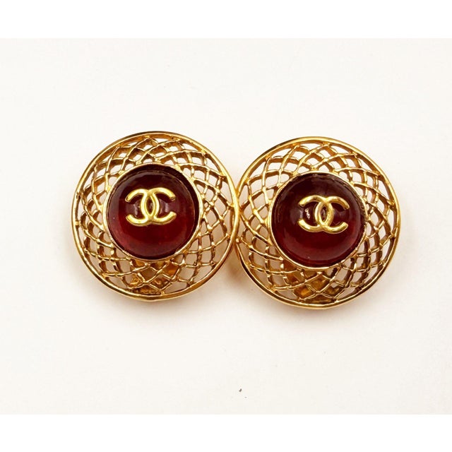 1990s 1990s Chanel Vintage Gold Plated CC Weave Round Large Clip on Earrings, A Pair For Sale - Image 5 of 5