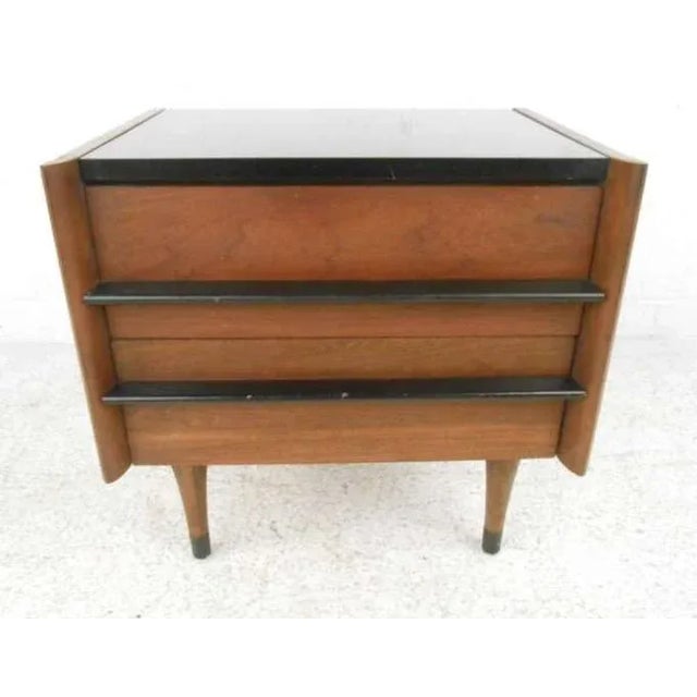 Mid-Century Modern American of Martinsville Nightstand For Sale - Image 3 of 9