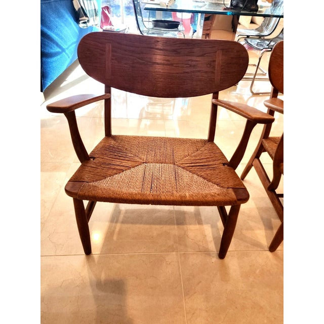 Mid-Century Modern Vintage Hans Wegner Ch22 Carl Hansen & Son Oak Lounge Easy Chairs MCM - A Pair For Sale - Image 3 of 10