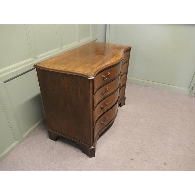 Early 19th Century Georgian Serpentine Walnut Chest of 4 Drawers, 1800 For Sale - Image 5 of 8