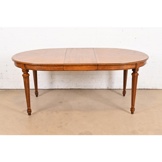 French Thomasville French Regency Louis XVI Walnut and Burl Wood Extension Dining Table, Circa 1960s For Sale - Image 3 of 12