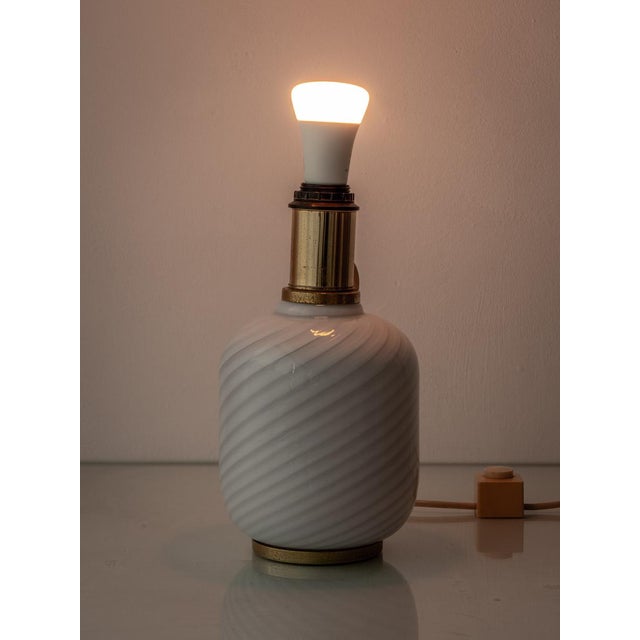 Vintage Murano Glass Opaline Spiral Table Lamps with Dual Illumination from Vetri Murano, 1960s, Set of 2 For Sale - Image 11 of 12